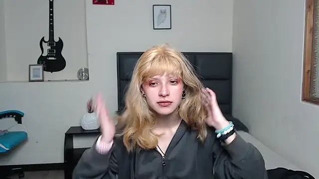 Snapshot of Amnesia_ chatting on 10-30-25, 02:29 Amnesia online show from 10-30-25, 02:29