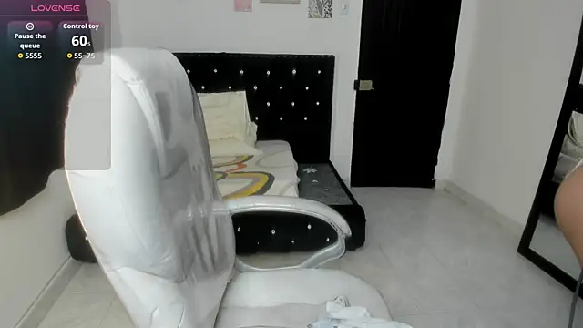 Aiilyn Ds online show from 10-26-25, 09:48