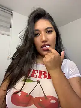 Snapshot of SharaRous chatting on 06-16-26, 12:57 SharaRous online show from 06-16-26, 12:57