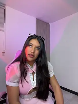 Snapshot of SharaRous chatting on 06-17-26, 12:57 SharaRous online show from 06-17-26, 12:57