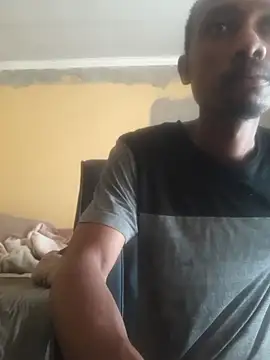 Snapshot of Hidden_African_Fruit chatting on 12-05-25, 06:33 Hidden African Fruit online show from 12-05-25, 06:33