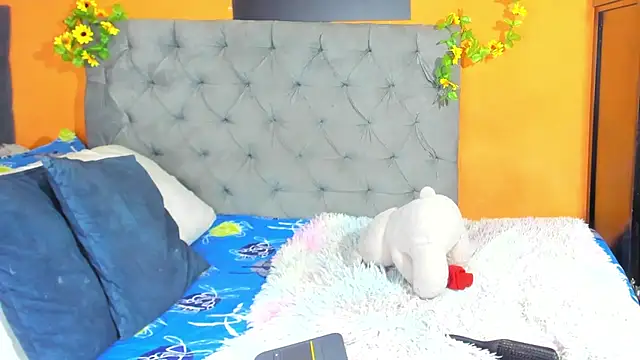 Snapshot of nahiroby_ebony chatting on 07-15-26, 03:17 nahiroby ebony online show from 07-15-26, 03:17