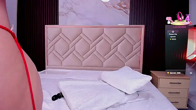 MiaaFarrel online show from 10-29-25, 02:14