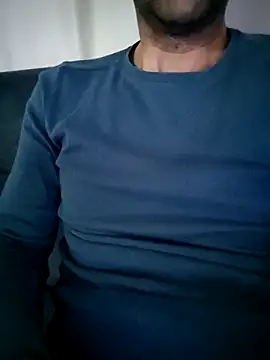 Snapshot of fearleass chatting on 10-20-25, 08:20 fearleass online show from 10-20-25, 08:20