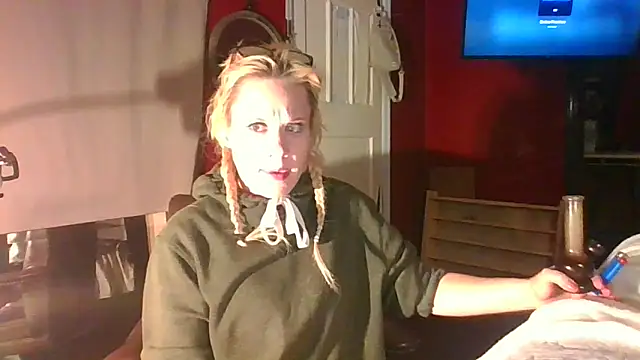 Snapshot of TaylorMade2223 chatting on 09-13-25, 05:29 TaylorMade2223 online show from 09-13-25, 05:29