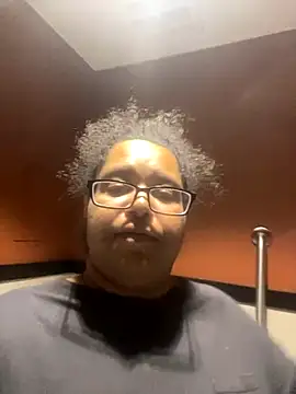 Snapshot of wishuhope4 chatting on 10-15-25, 09:48 wishuhope4 online show from 10-15-25, 09:48