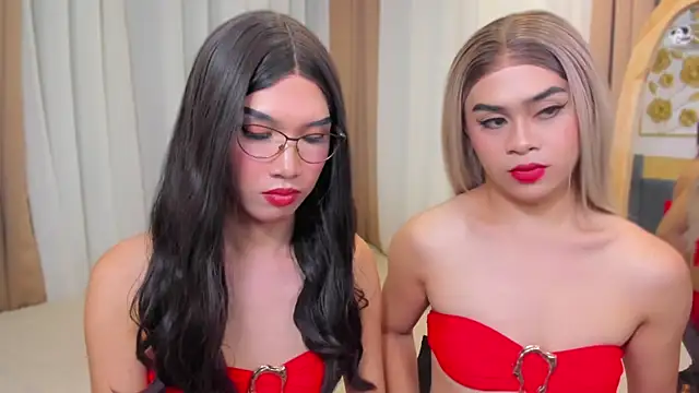 Snapshot of MaxCollins chatting on 12-13-25, 07:53 MaxCollins online show from 12-13-25, 07:53