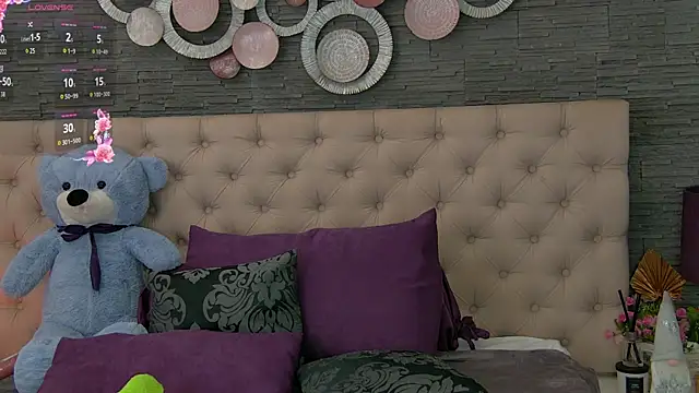 VannyFoxx online show from 11-18-25, 08:02