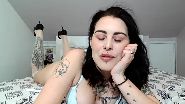 Snapshot of LadyNocturne chatting on 01-08-26, 08:33 LadyNocturne online show from 01-08-26, 08:33