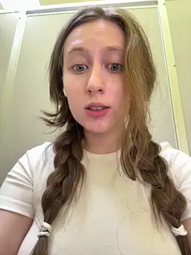 Snapshot of FroggyAnna chatting on 06-30-26, 04:08 FroggyAnna online show from 06-30-26, 04:08