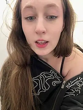Snapshot of FroggyAnna chatting on 07-07-26, 03:27 FroggyAnna online show from 07-07-26, 03:27