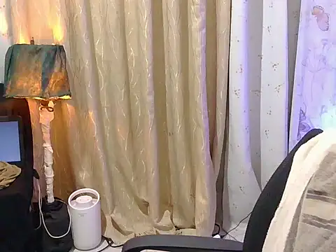 Snapshot of honeyLushess chatting on 11-12-25, 08:59 honeyLushess online show from 11-12-25, 08:59