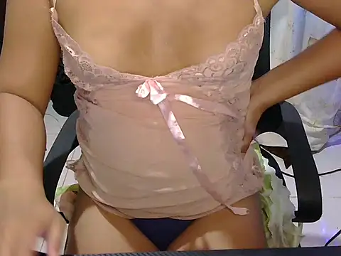 Snapshot of honeyLushess chatting on 11-27-25, 01:40 honeyLushess online show from 11-27-25, 01:40