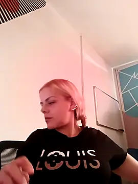 Snapshot of Alanna_Grays chatting on 11-26-25, 04:19 Alanna Grays online show from 11-26-25, 04:19