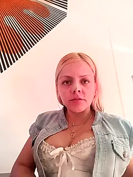 Snapshot of Alanna_Grays chatting on 12-01-25, 01:38 Alanna Grays online show from 12-01-25, 01:38