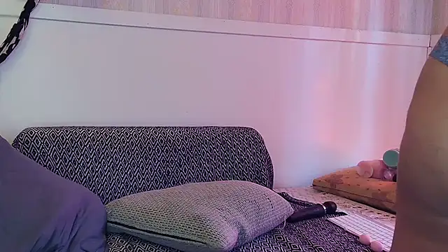 Snapshot of TheNaturalistX chatting on 09-09-25, 02:49 TheNaturalistX online show from 09-09-25, 02:49