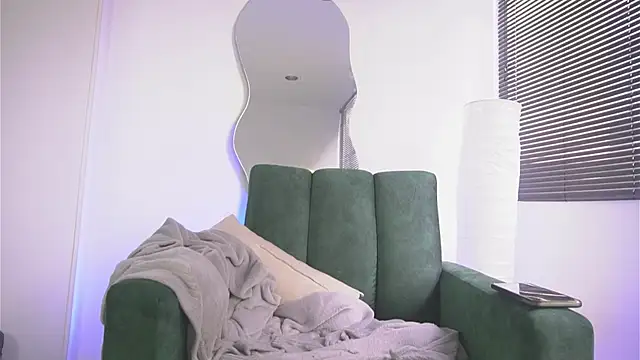 Snapshot of a_Malgosia_mako chatting on 10-05-25, 05:44 a Malgosia mako online show from 10-05-25, 05:44