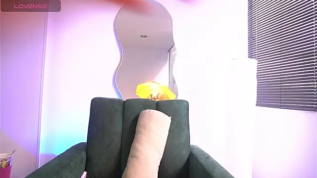 Snapshot of a_Malgosia_mako chatting on 10-19-25, 04:29 a Malgosia mako online show from 10-19-25, 04:29