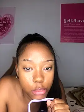 Snapshot of Sprinkle_Q chatting on 10-28-25, 12:25 Sprinkle Q online show from 10-28-25, 12:25