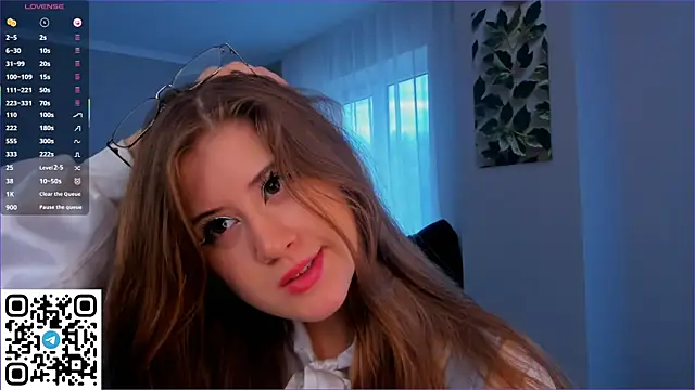 Snapshot of Orivienne chatting on 09-19-25, 06:37 Orivienne online show from 09-19-25, 06:37