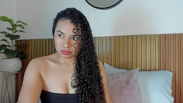 Snapshot of angie_leonn chatting on 09-16-25, 12:06 angie leonn online show from 09-16-25, 12:06