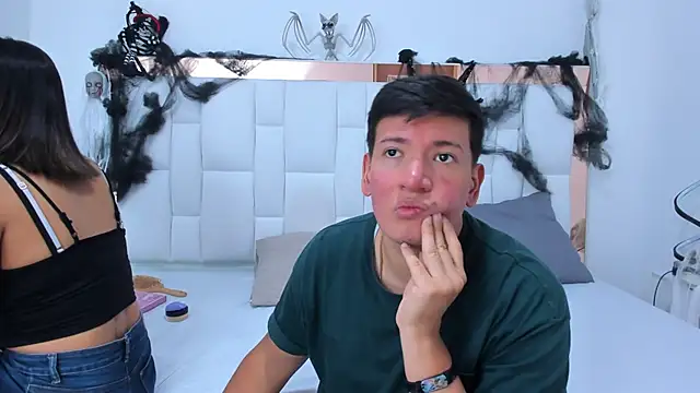 ZoeandEthan online show from 10-17-25, 06:32