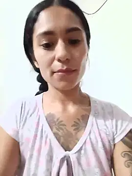 Snapshot of Liahdiaz_ chatting on 06-28-26, 05:13 Liahdiaz online show from 06-28-26, 05:13