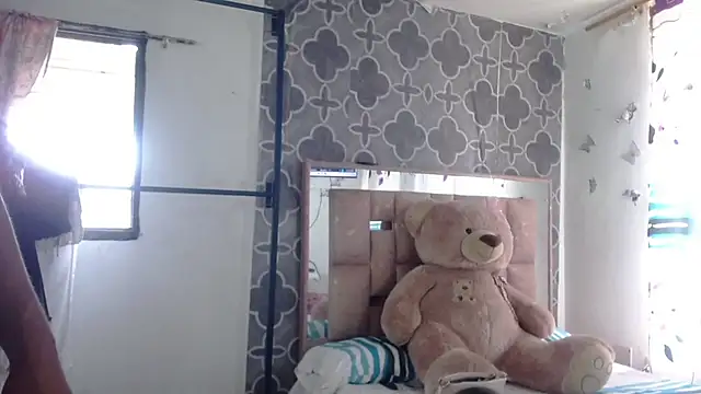 Snapshot of LicyEvans1 chatting on 03-26-26, 05:18 LicyEvans1 online show from 03-26-26, 05:18