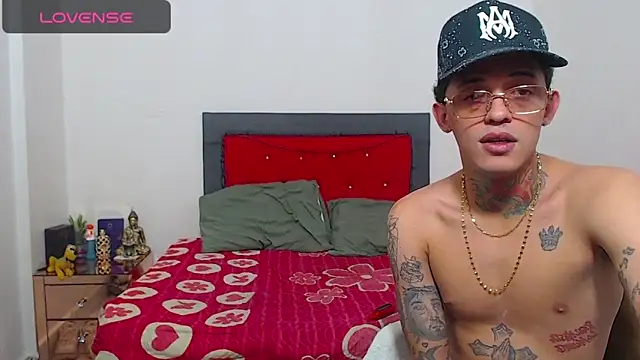 Snapshot of miawhithee chatting on 11-29-25, 09:18 miawhithee online show from 11-29-25, 09:18