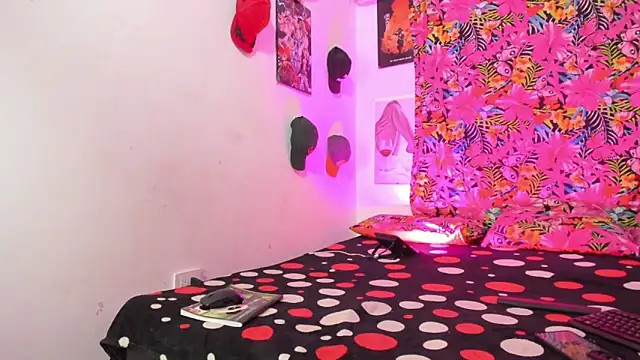 Rihanna hotx online show from 03-22-26, 06:06