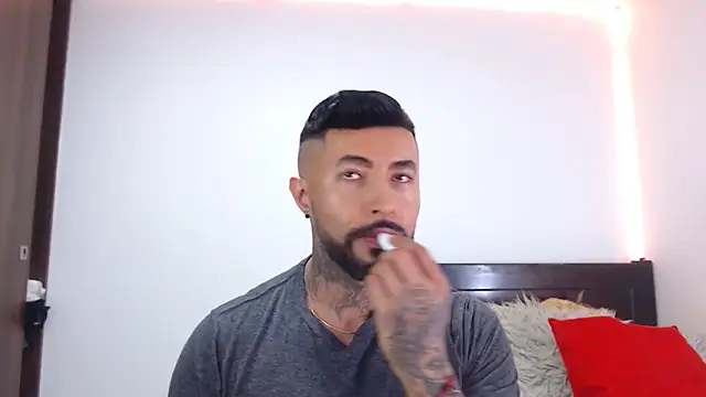 andrea de lucaa online show from 02-10-26, 03:43