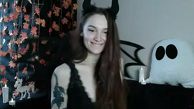   Leyla   online show from 10-24-25, 01:40