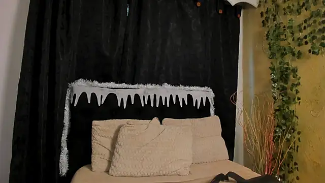 Tiffany Nm online show from 12-17-25, 01:17