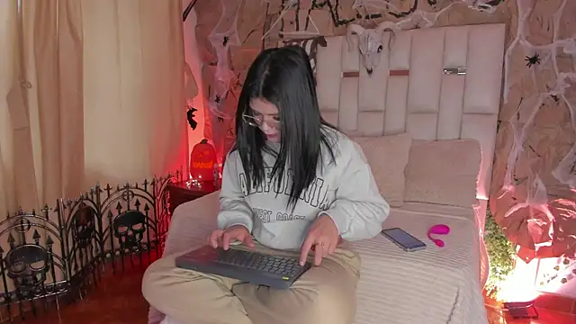 Jade Nmm online show from 10-31-25, 12:06