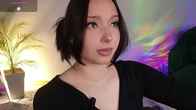 Lucy louras online show from 10-12-25, 12:15