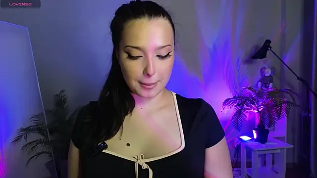 Lucy louras online show from 10-15-25, 11:54