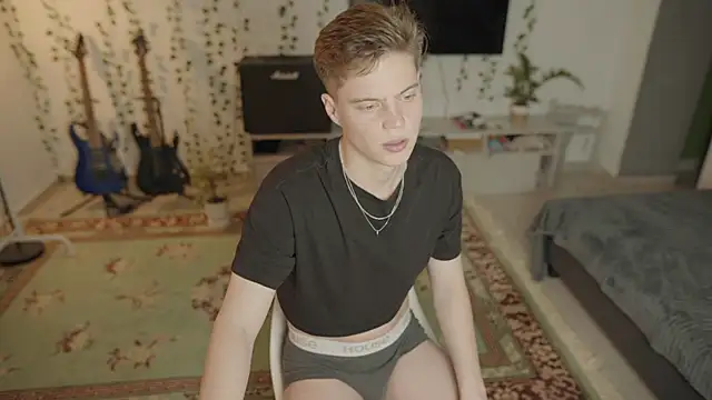 Snapshot of RusBradPitt chatting on 12-19-25, 03:30 RusBradPitt online show from 12-19-25, 03:30