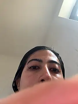 Snapshot of OwnedBySky chatting on 09-12-25, 04:40 OwnedBySky online show from 09-12-25, 04:40