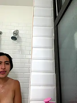 Snapshot of OwnedBySky chatting on 09-16-25, 01:39 OwnedBySky online show from 09-16-25, 01:39