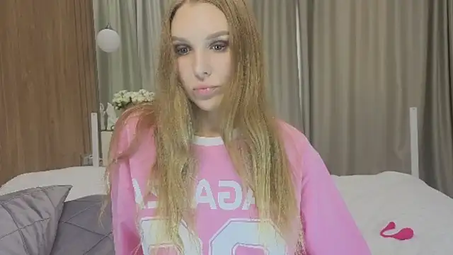 Snapshot of Brigitte_Bardot chatting on 10-28-25, 09:46 Brigitte Bardot online show from 10-28-25, 09:46