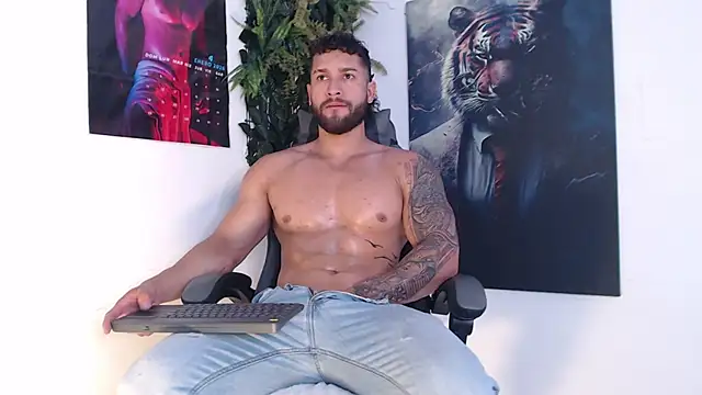 Snapshot of massimofiore_ chatting on 06-11-26, 12:32 massimofiore online show from 06-11-26, 12:32
