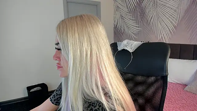 Kira Key online show from 09-28-25, 09:14