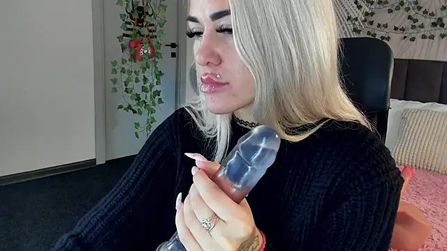 Kira Key online show from 11-10-25, 01:59