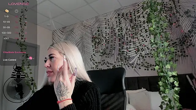 Kira Key online show from 01-09-26, 01:41