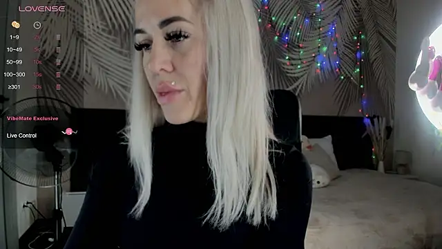 Kira Key online show from 03-11-26, 08:53