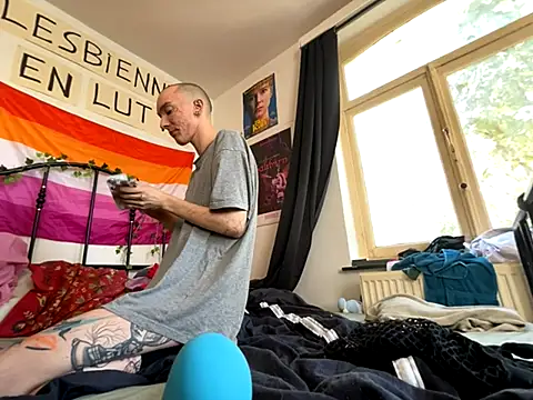 Snapshot of Styxlust chatting on 09-09-25, 01:21 Styxlust online show from 09-09-25, 01:21