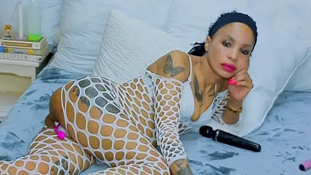 CaramelNatashaxx online show from 10-26-25, 02:06