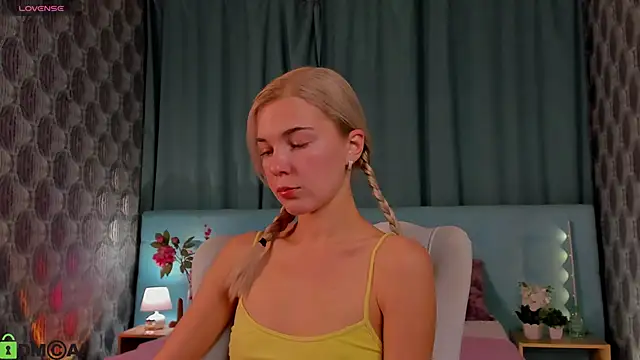 Aurora Bennet online show from 09-11-25, 12:33