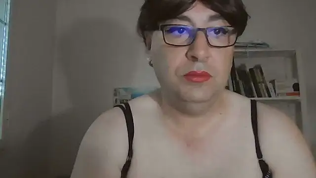 Snapshot of nataliacd chatting on 09-20-25, 11:33 nataliacd online show from 09-20-25, 11:33