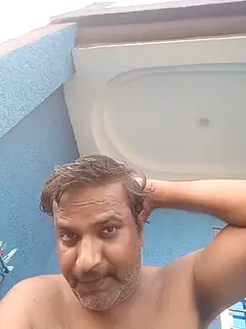 Snapshot of vardh033 chatting on 09-11-25, 12:38 vardh033 online show from 09-11-25, 12:38